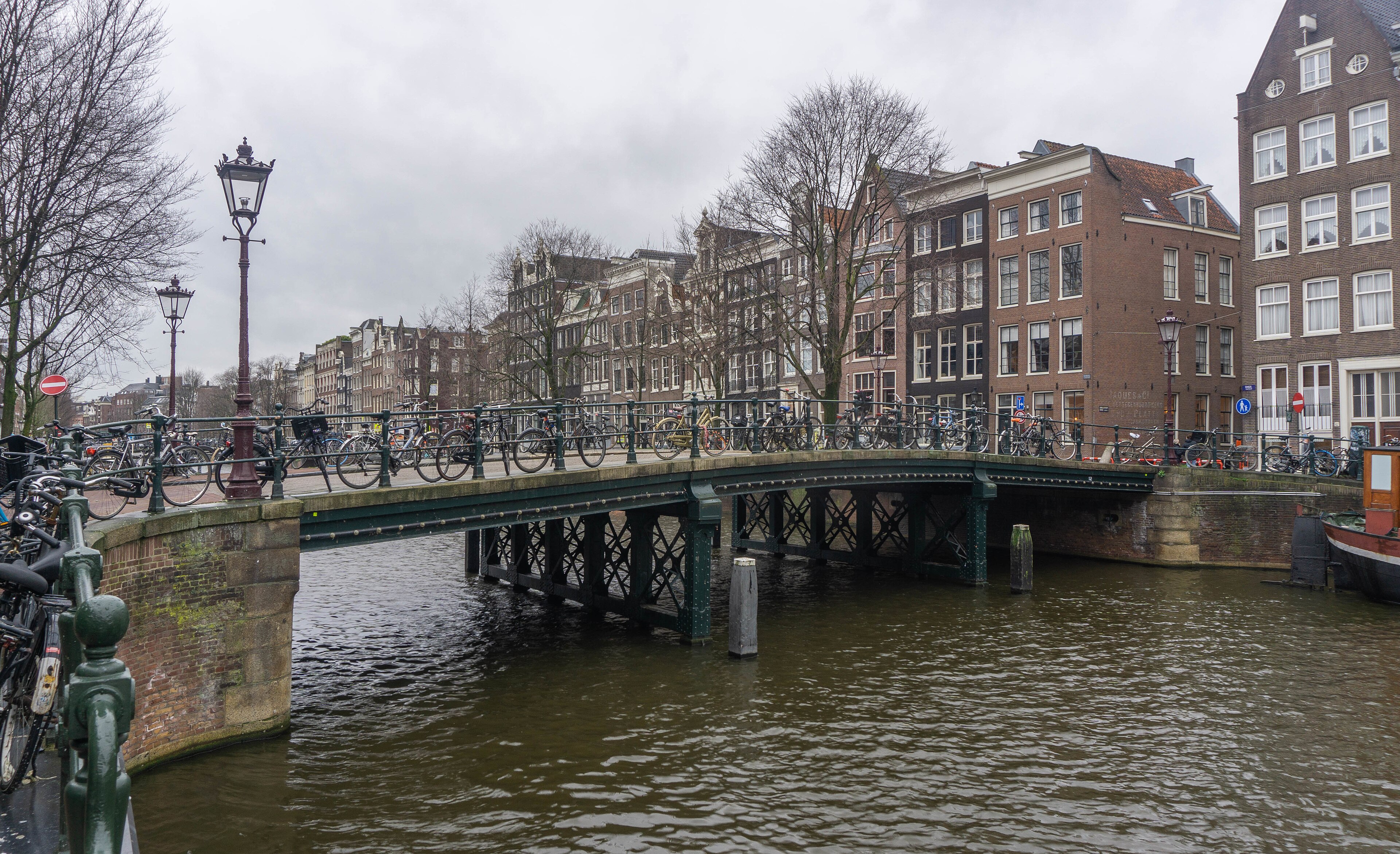 Brug over een Amsterdamse gracht